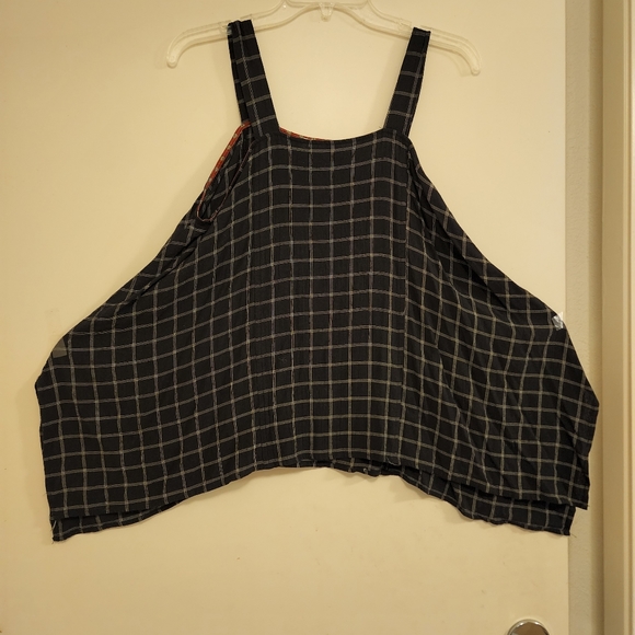 Black strap top with asymmetrical hem - Picture 2 of 3